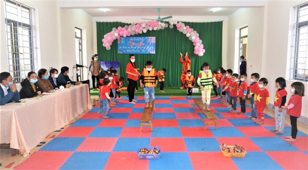 Trường Mầm non Hương Giang giao lưu “An toàn là hạnh phúc của trẻ thơ”